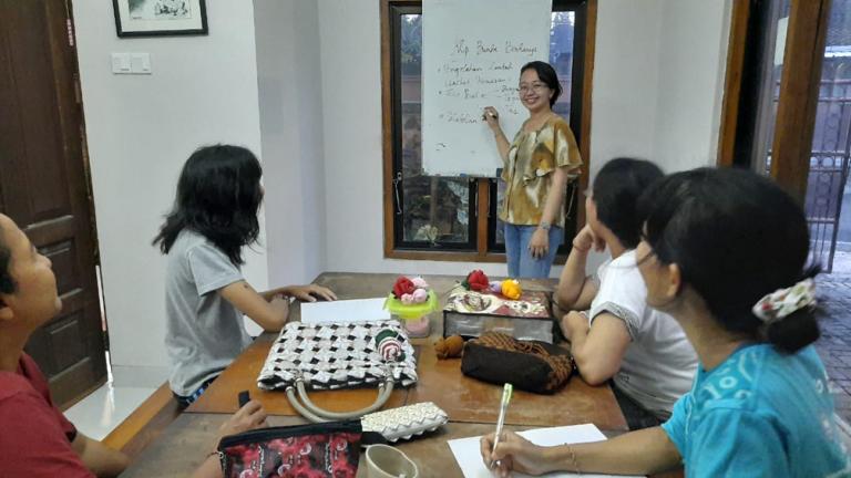 A woman is giving training on management and business canvas model to women entrepreneur